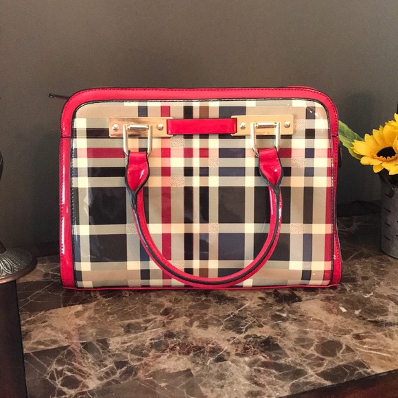 Rimen & Co. Handbags - 🌹New! Gorgeous patent purse.